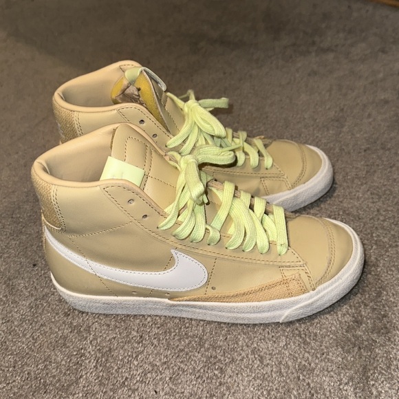 Nike Blazers - Picture 3 of 3